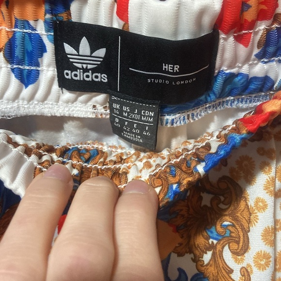 Adidas Originals x HER Studio London Size M Pull-On Shorts White Baroque Floral - Picture 4 of 5